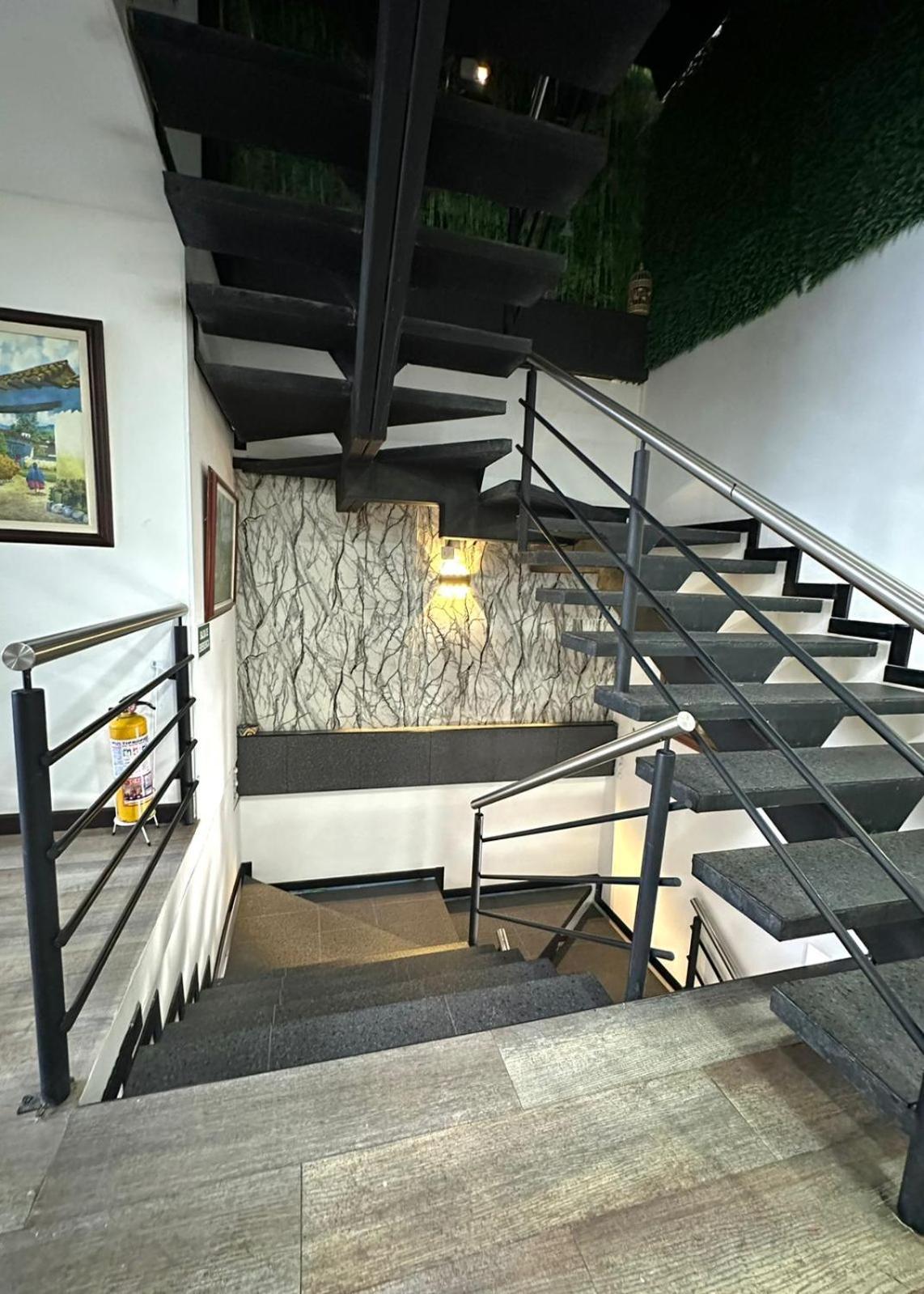 Hotel Los Maderos 卡利 外观 照片