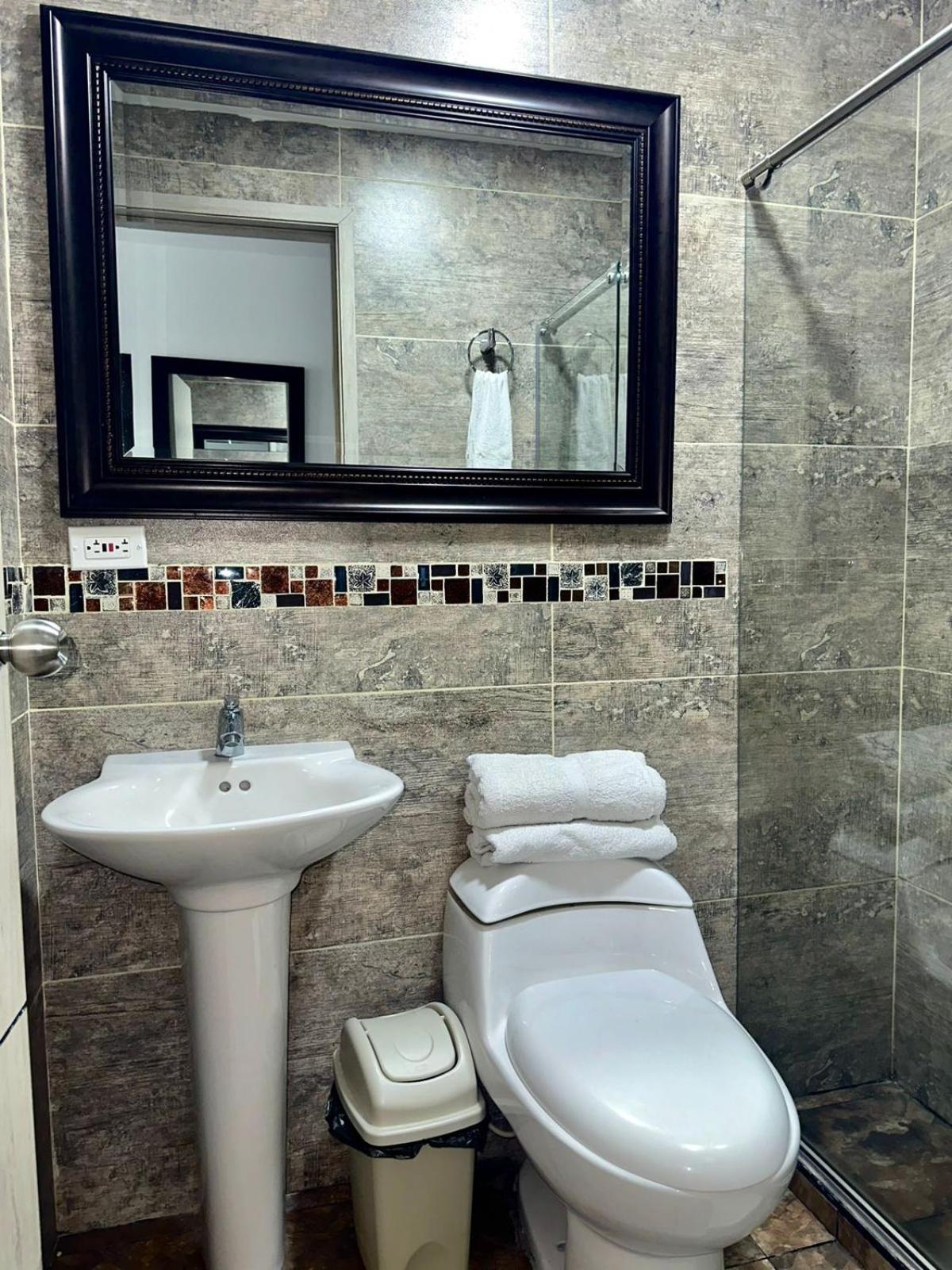 Hotel Los Maderos 卡利 外观 照片
